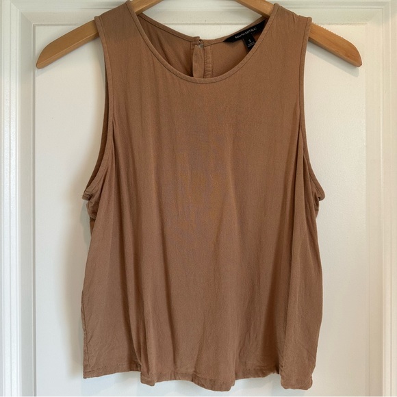 Banana Republic button back tank - Picture 2 of 3